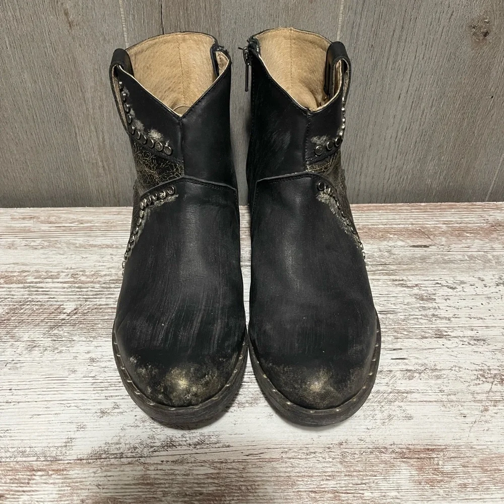Circle G Black Studded Ankle Boots - Picture 2 of 7